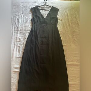 Black BR sleeveless shift. Size 4. Never worn. Tags on. Excellent condition.